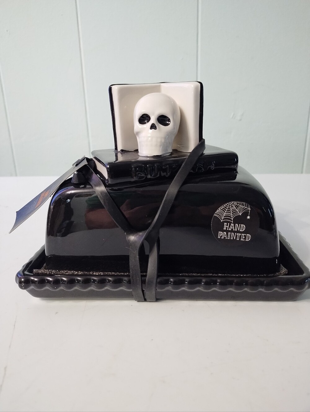 NWT Cobwebs And Cauldrons Halloween Black Ceramic Skull Butter Dish
